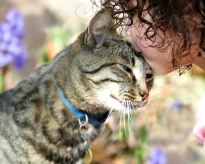 girl and cat