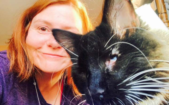 Blind kitten helps airman count her blessings