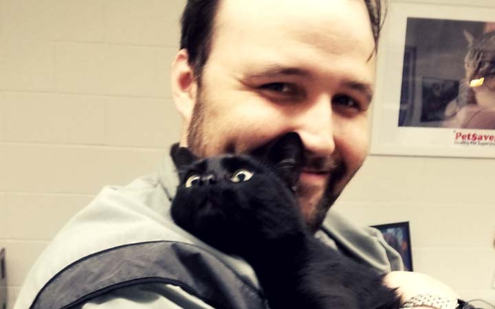 Loving shelter cats rescue Army veteran from depression and anxiety