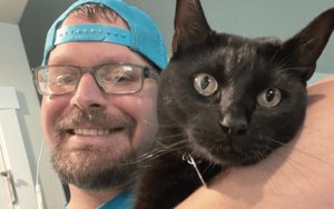 Marine Corps veteran wounded by IED blast finds kinship with feisty feline