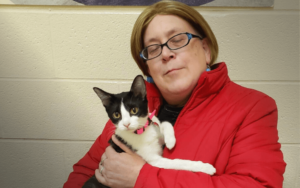 Rescue cat helps Navy veteran weather stormy and stressful times