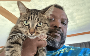 Kindred spirits shelter cat and Army veteran overcome loneliness together