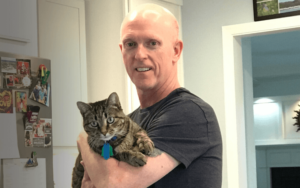 Retired Navy couple rescue coy cat with special gift for those in need