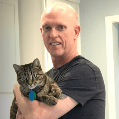 Retired Navy couple rescue coy cat with special gift for those in need