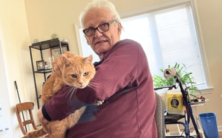 Decorated elderly veteran saves old cat who lost his home in a hurricane