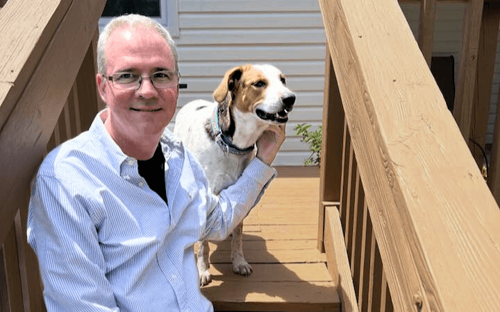 Gulf War veteran coping with severe anxiety finds calm with rescued hound