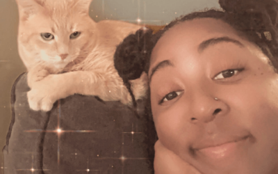 Navy veteran charmed by old tabby cat with unexpected personality