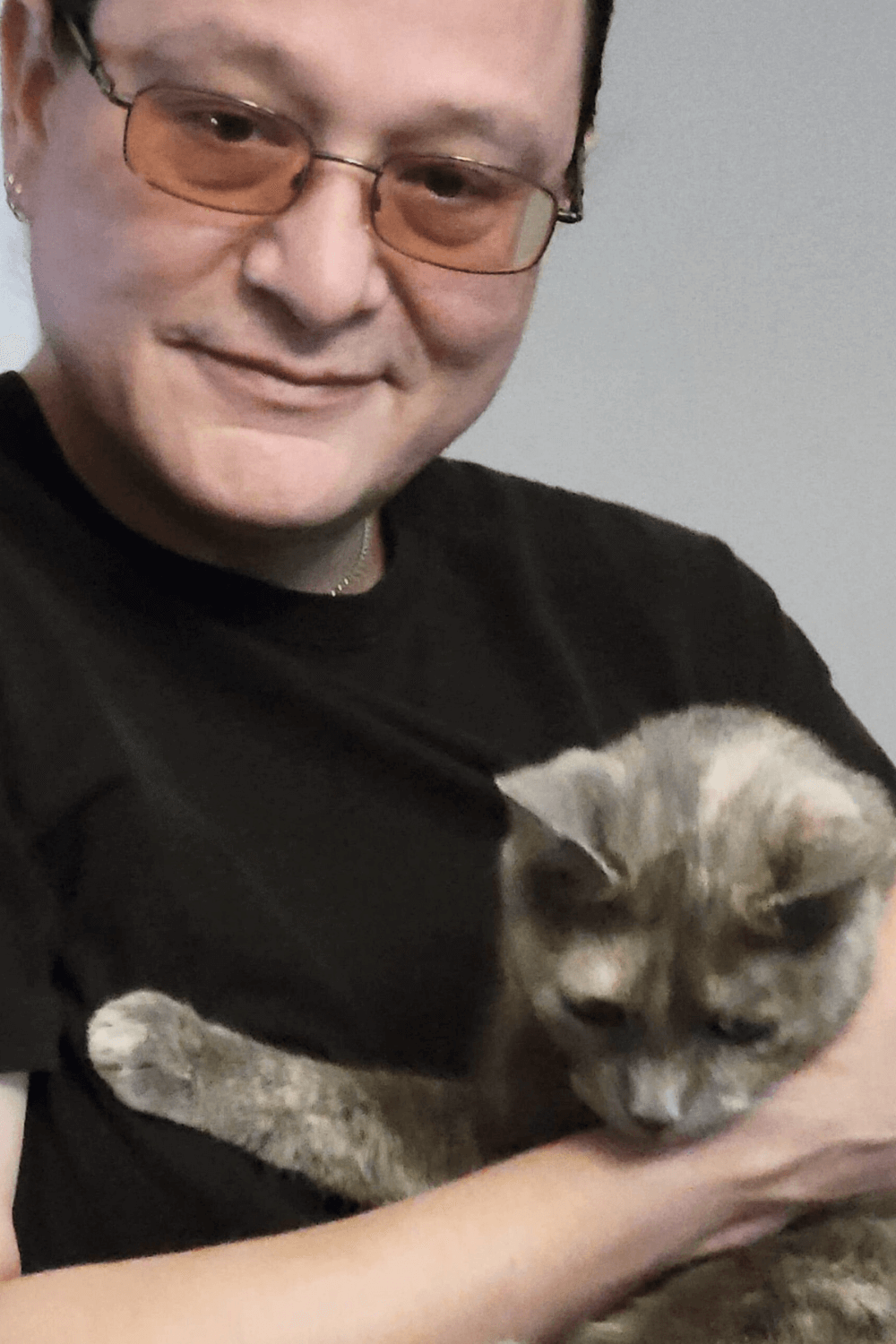 Air Force veteran prone to social isolation adopts a feline friend