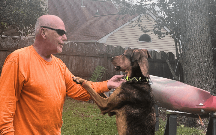 Gary and Larry 720×450 v1 Veteran sinking into depression and abused dog heal each other