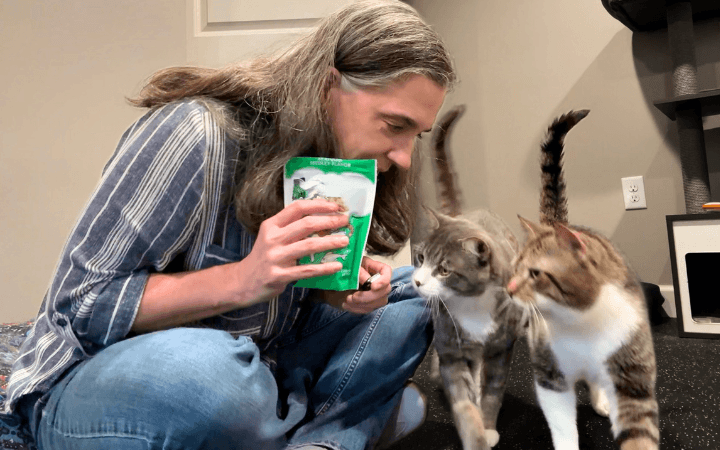 Bonded pair of cats help an Army veteran reclaim her well-being